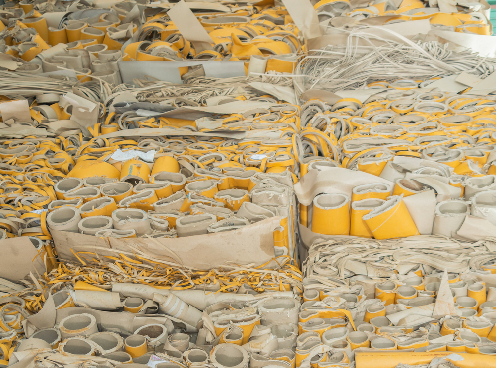 从纸管芯到牛皮纸卷 工业循环中的纹理与仓储美学